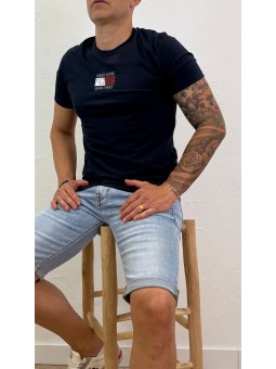 Camiseta fist level negra