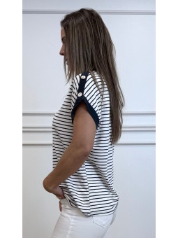 Camiseta rayas con botones...