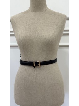 Cinturón fino triángulo negro