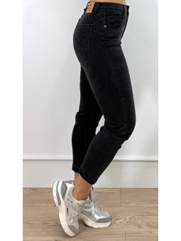 Pantalón mom fit negro