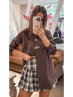 Camisa marron broches