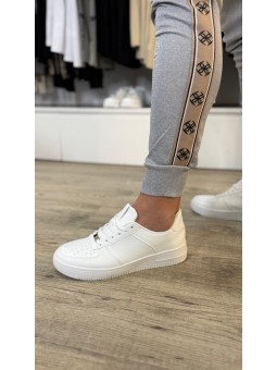 deportiva blanca chapa