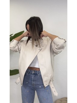 Chaqueta polipiel beige