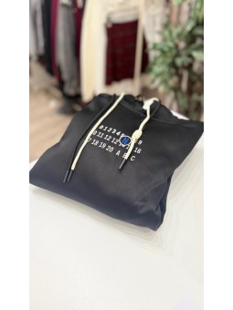 Sudadera con capucha negra