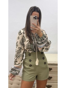 Short botones verde