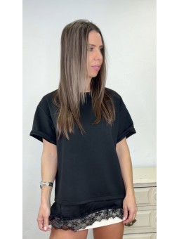 Camiseta blonga encaje negra