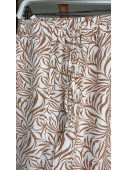Pantalón estampado hojas camel